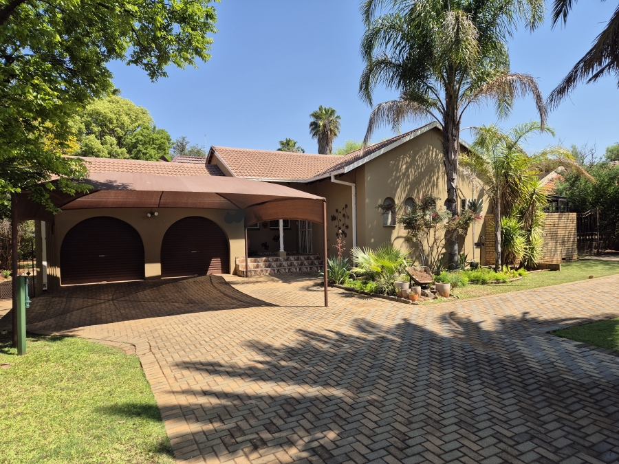 4 Bedroom Property for Sale in Wilkoppies North West
